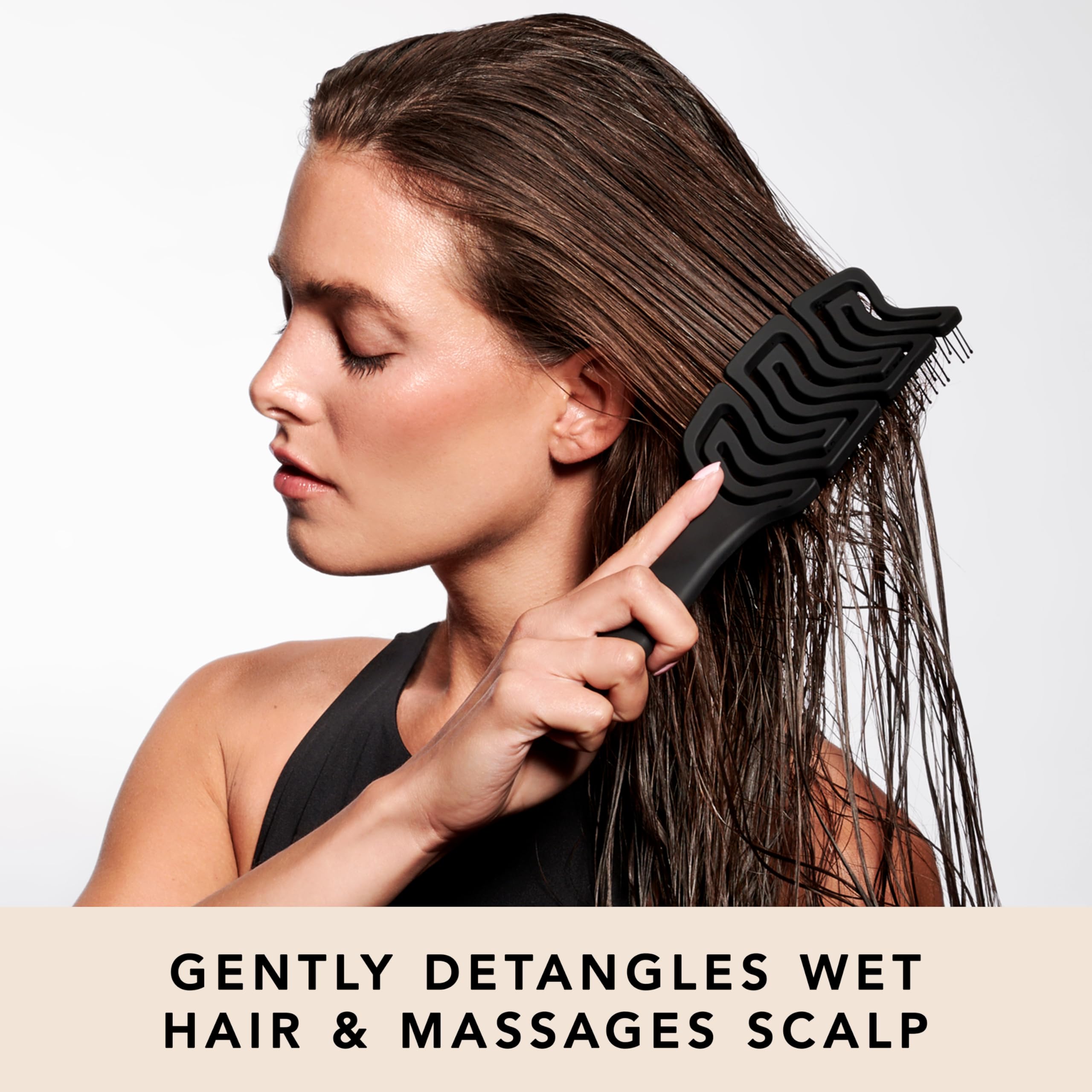 The Hair Edit non-slip grip stays secure in wet hands for comfortable detangling.