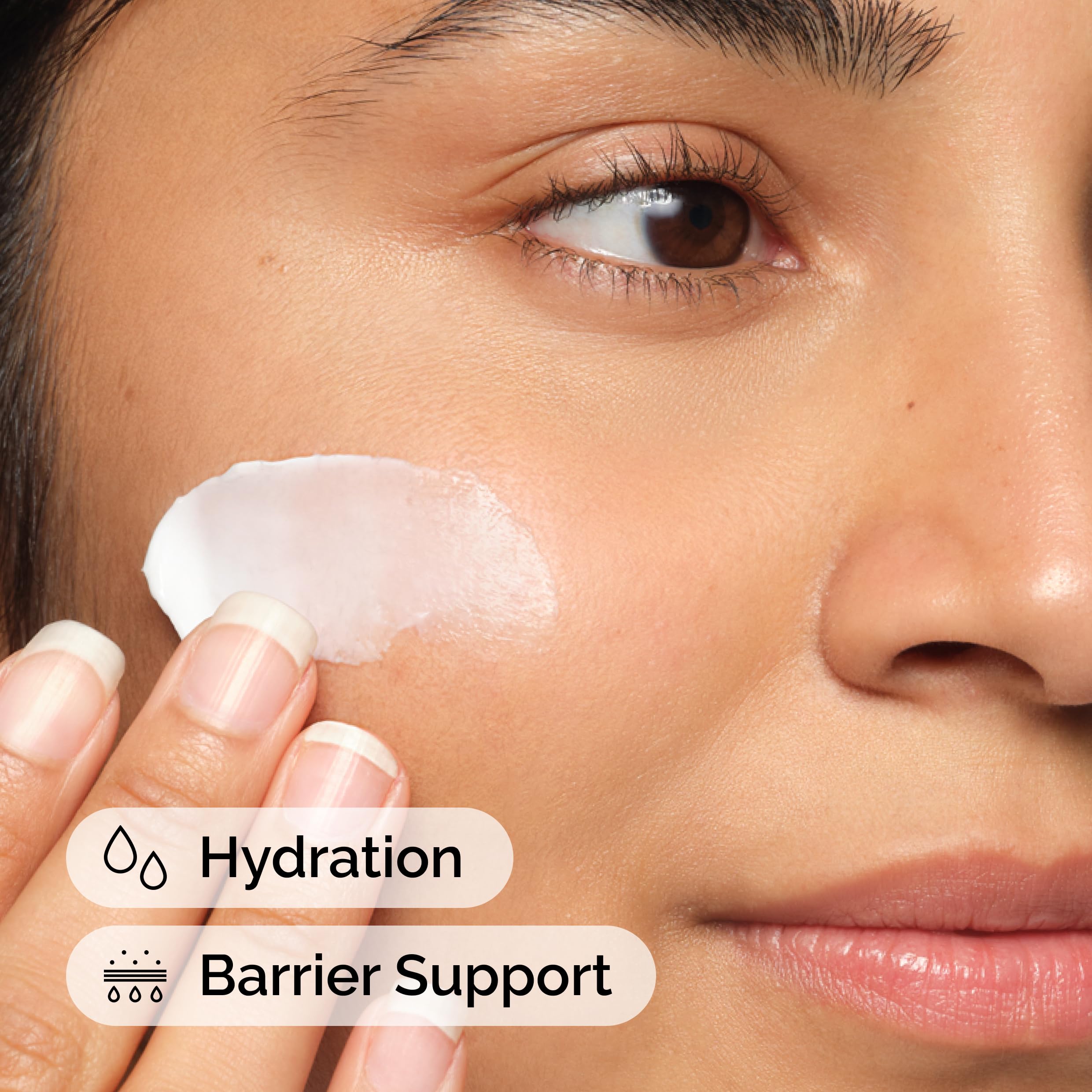 The Ordinary Natural Moisturizing Factors HA hand-application shows a non-greasy touch.