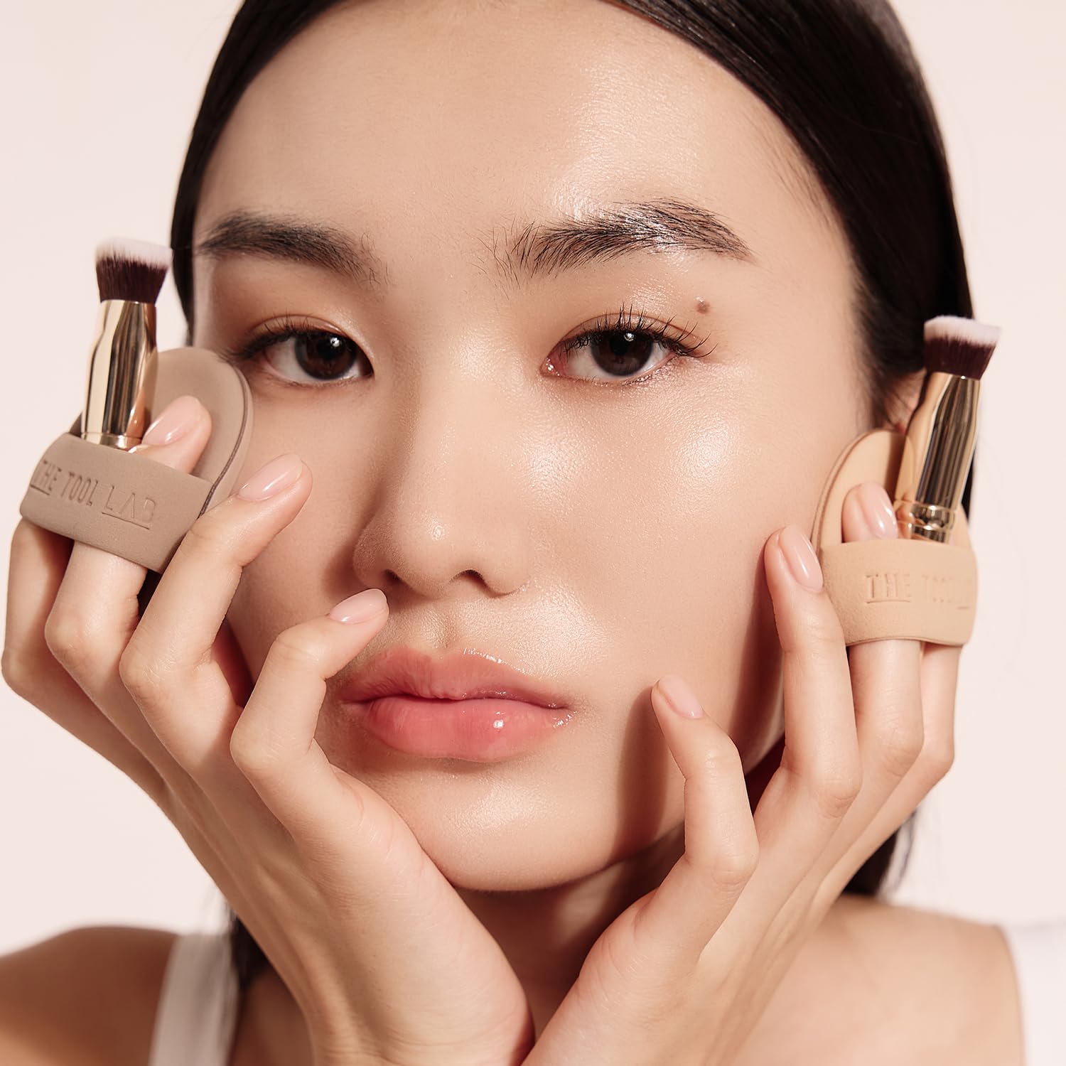 Compact carrying case supports on-the-go touch-ups and daily routines.