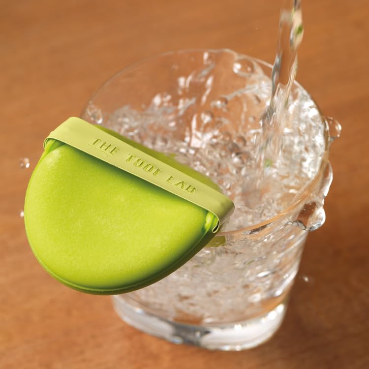 THE TOOL LAB Happyrim Aqua Puff dome shape in hand for precise shading.