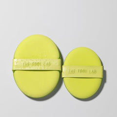 THE TOOL LAB Happyrim Aqua Puff demonstrates natural airbrushed finish on skin.