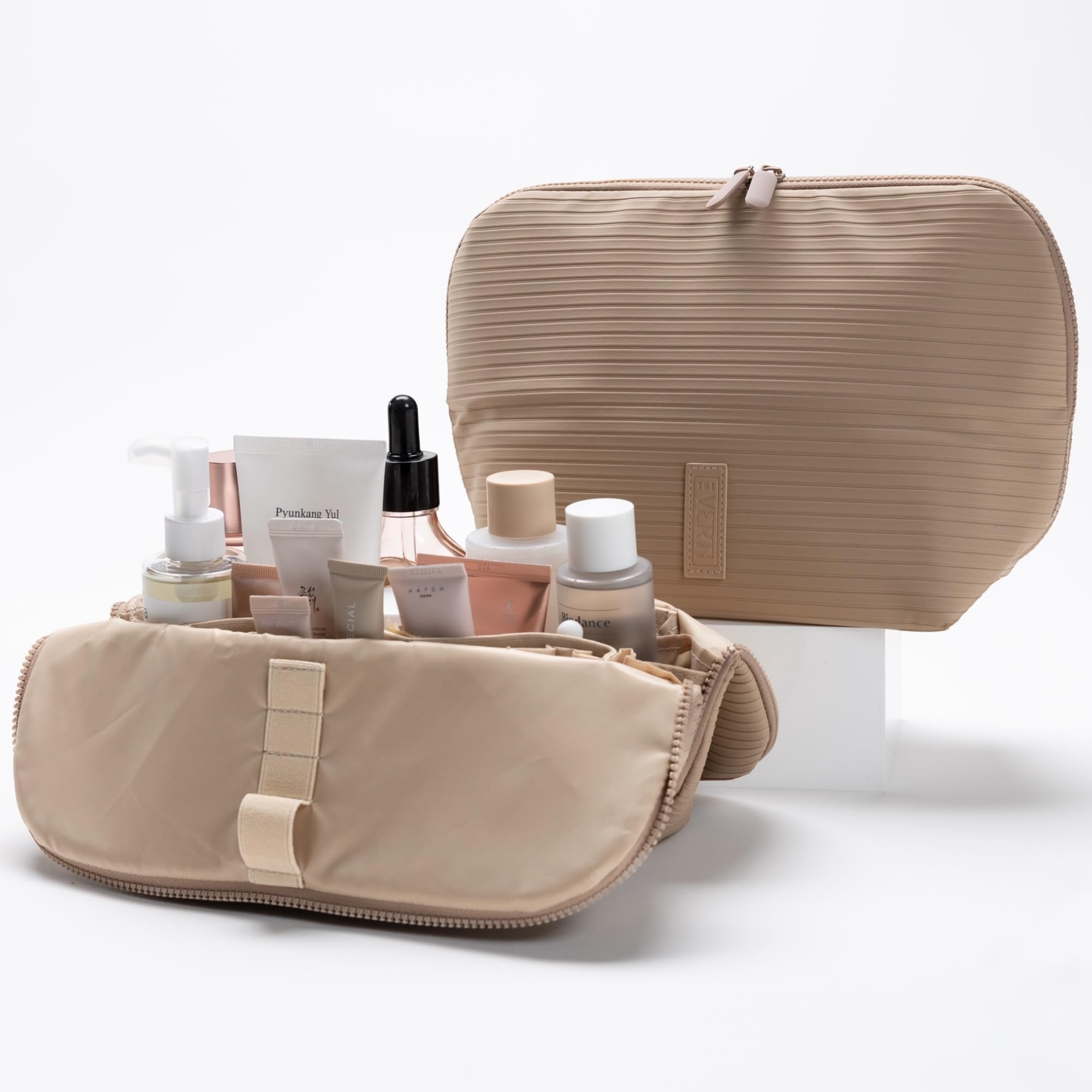 THE VERTI 23-pocket layout demonstrates ample storage for skincare and toiletries.