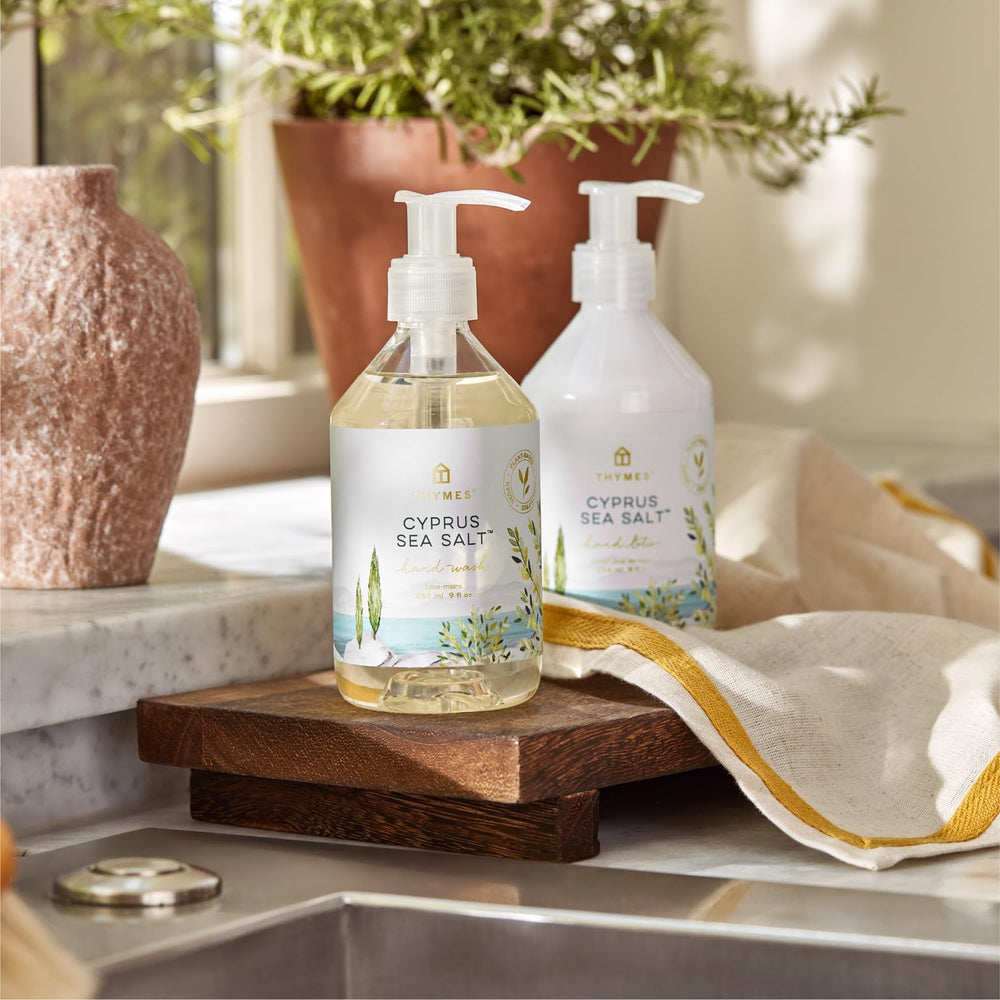Thymes fennel, parsley, and lemon balm extracts nourish the skin.