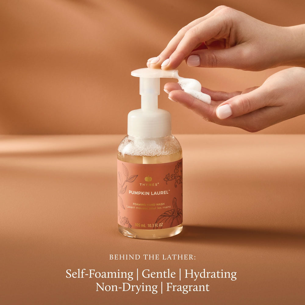 Thymes pumpkin-laurel scent visual in fall-themed setting.