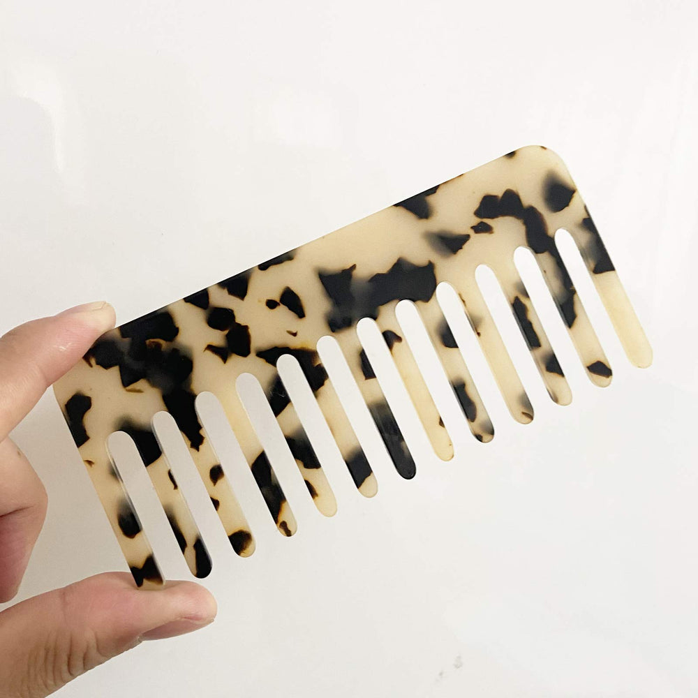 TIENAILING cellulose acetate material ensures durable, lightweight comfort during daily grooming.