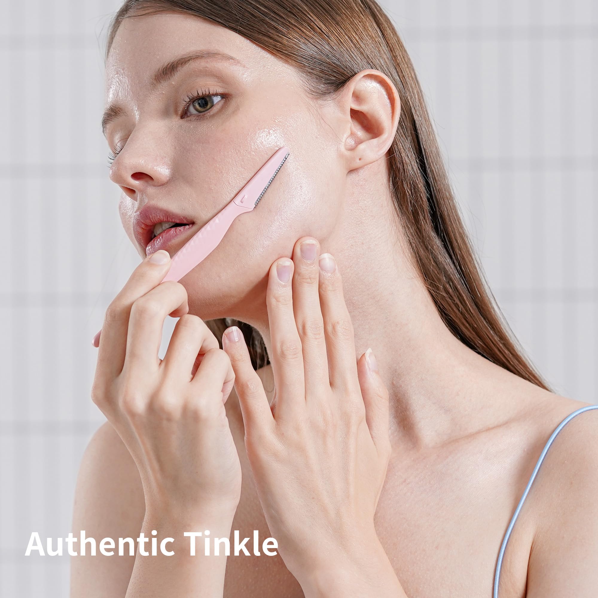 Tinkle Everglow Dermaplane Razor, hoja de acero inoxidable para durabilidad en uso diario.