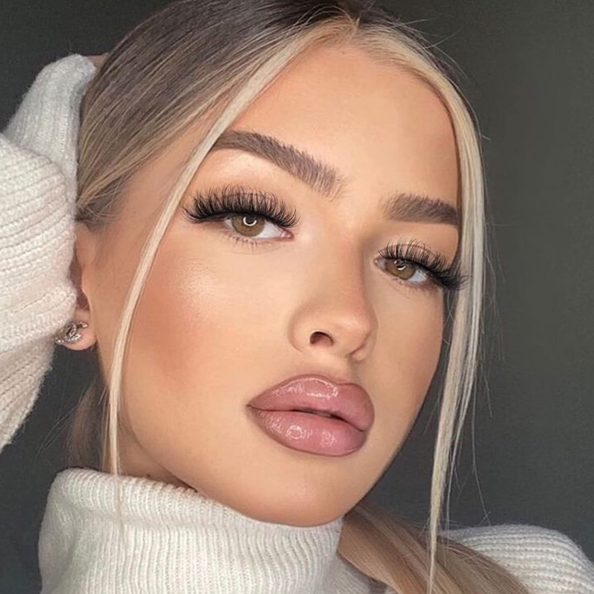 TNFVLONEINS soft mink lashes closeup highlight feather-light feel for comfortable all-day wear