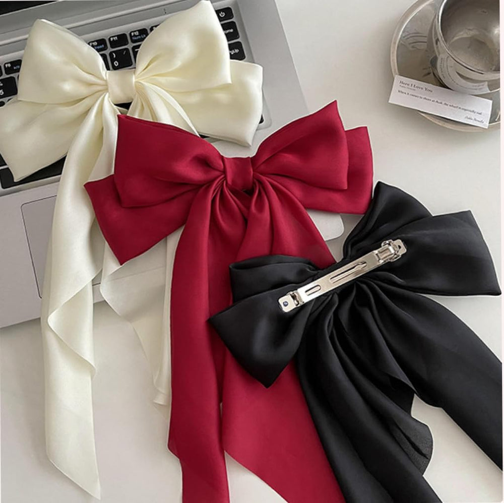 Toeffect oversized clip long-tail bow on long hair adds drama.