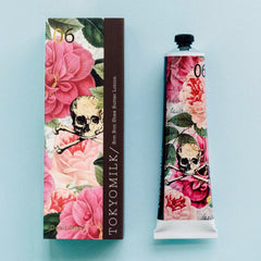 TOKYOMILK Dead Sexy Handcreme Ebony offers bold aroma and smooth skin after use.