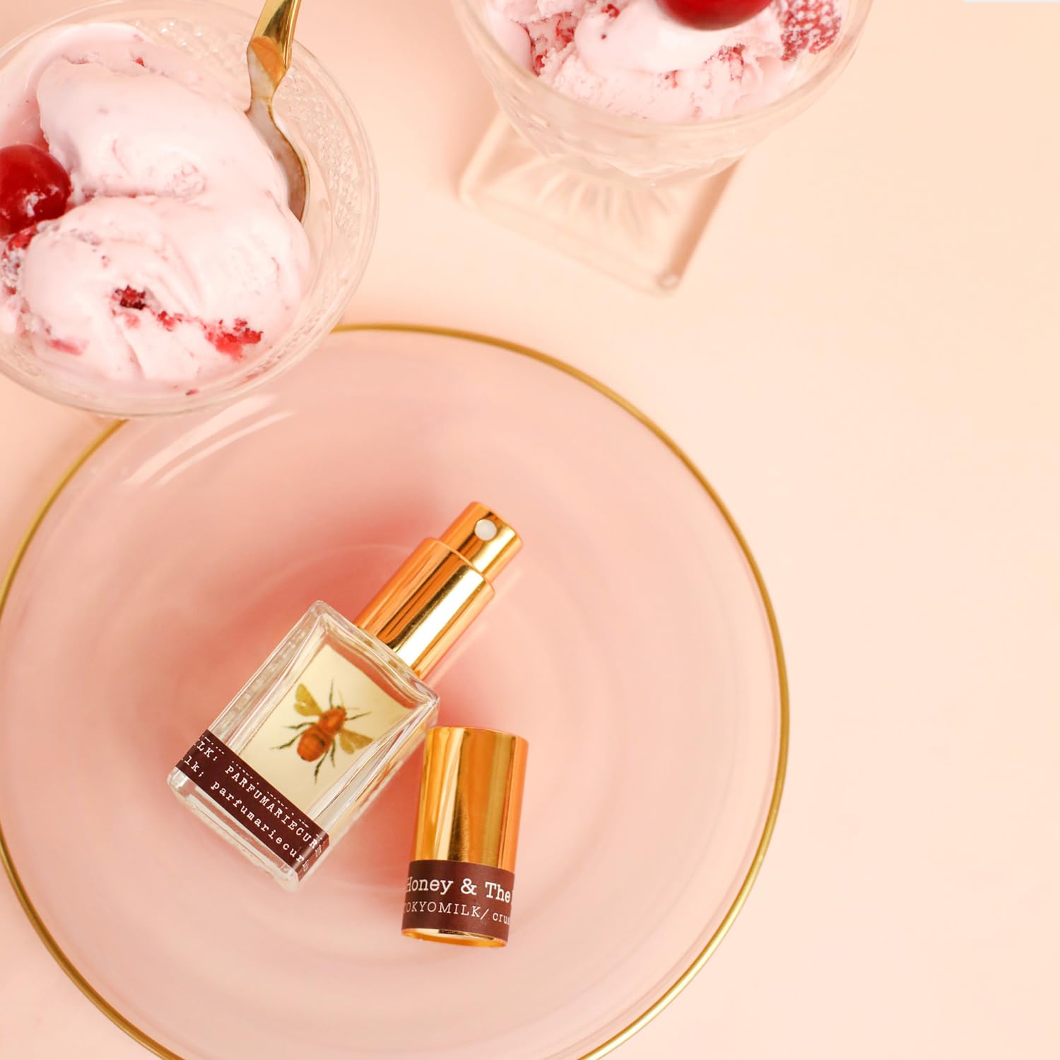 TOKYOMILK Honey & The Moon application-dab supports precise layering.