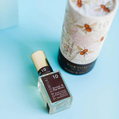 TOKYOMILK Honey & The Moon atomizer ensures easy, even application.