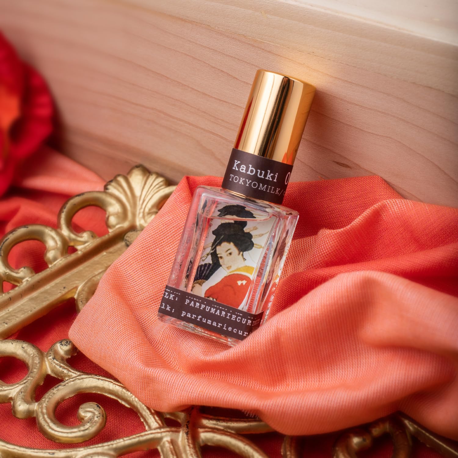 TOKYOMILK Kabuki emphasizes sweet jasmine for daytime floral allure.