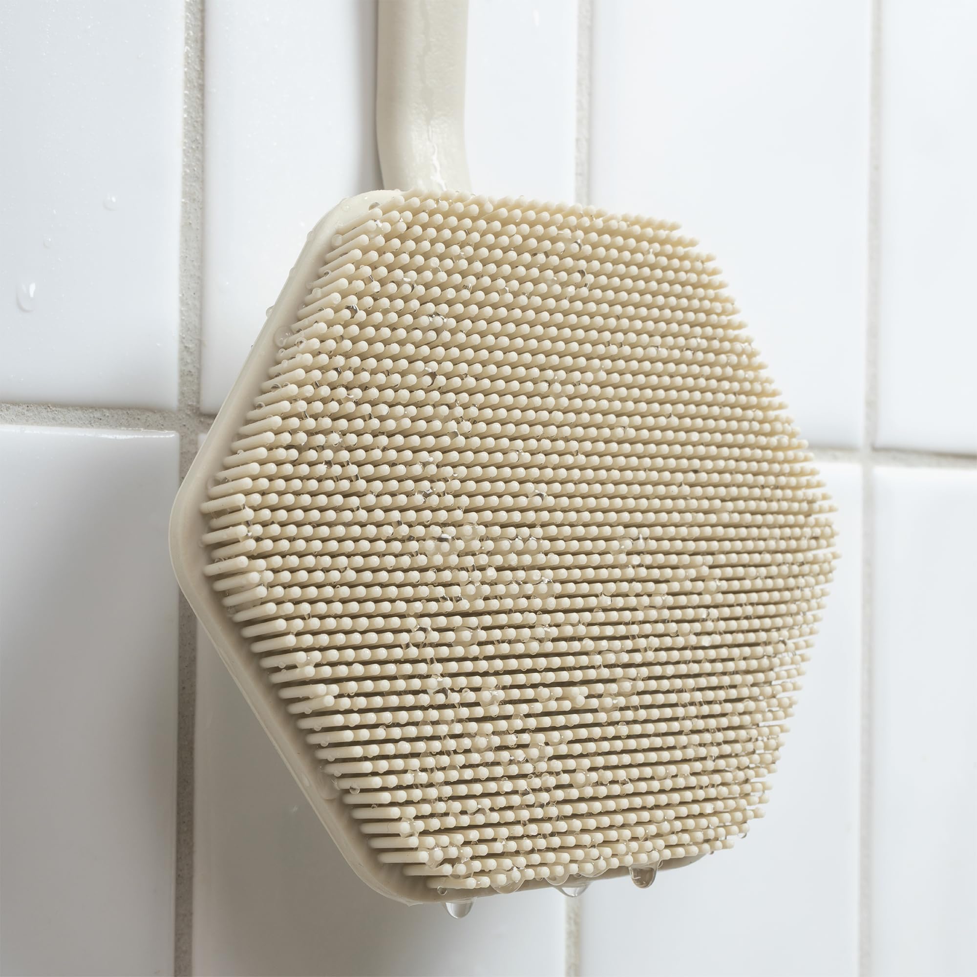 TOOLETRIES back scrubber ergonomic handle helps reach hard-to-clean areas with comfort.