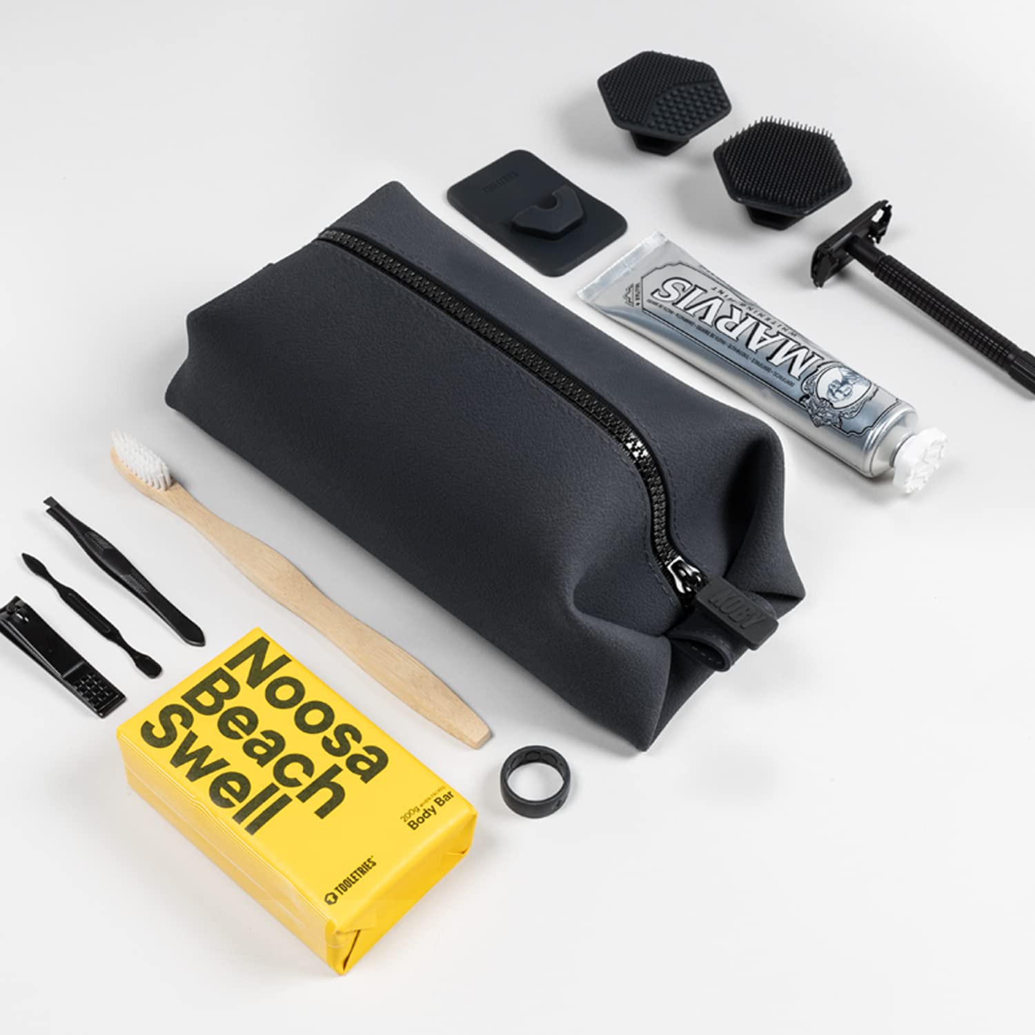 TOOLETRIES Koby Lite Dopp Kit heavy-duty zipper close-up reflects rugged reliability