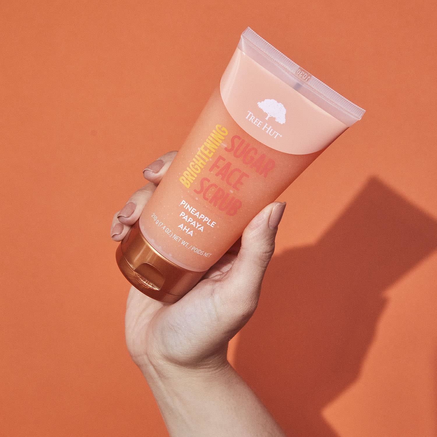 Tree Hut Pineapple & Papaya Face Scrub packaging emphasizes clean formula and fragrance.