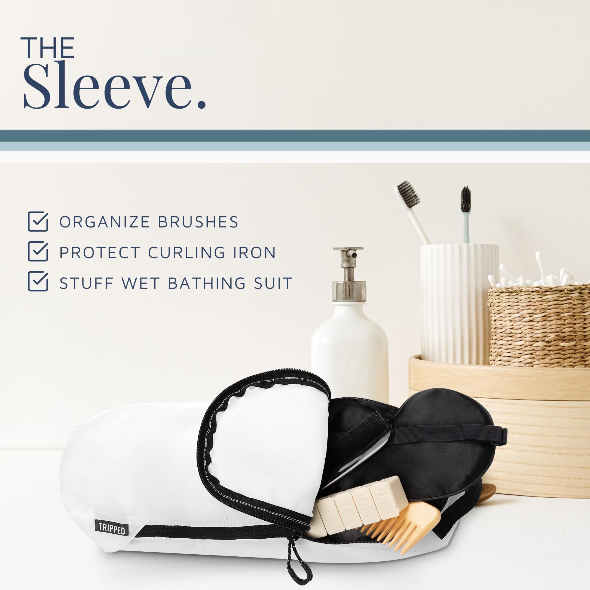 TRIPPED Toiletry Bag Set mesh pockets enable easy access to toiletries on the go.