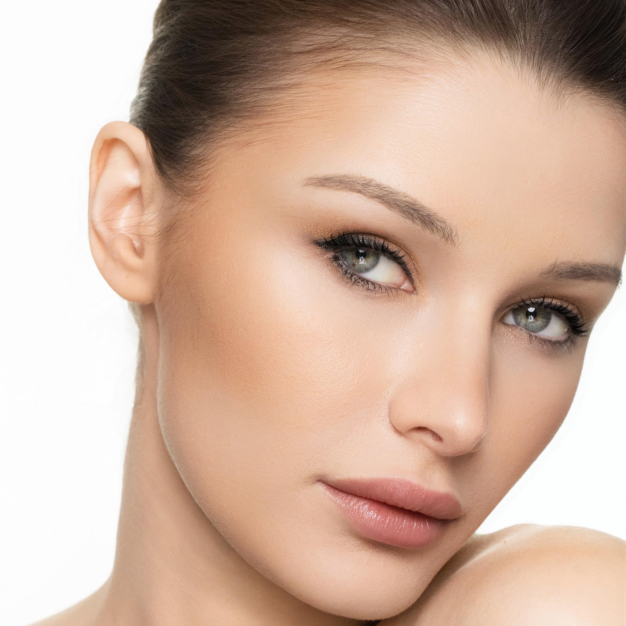 Trish McEvoy Dual Resort Bronzer Refill light shade swatch—soft sun-kissed glow.