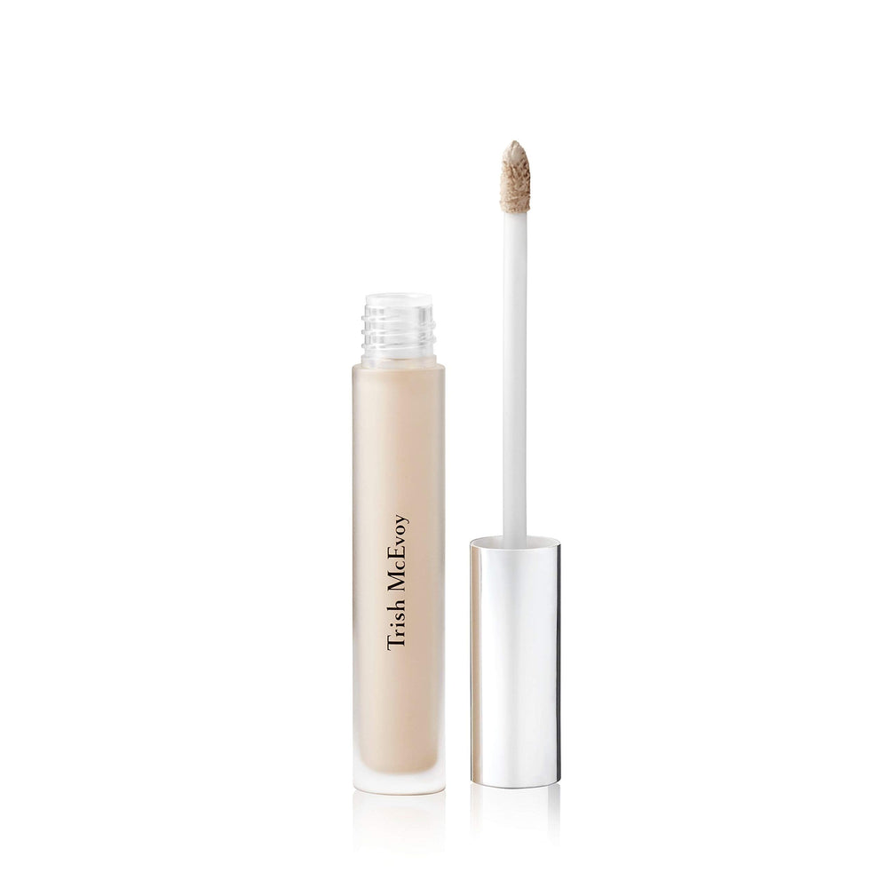 Trish McEvoy Eye Base Essentials Sand application demonstrates color correction for brighter lids.