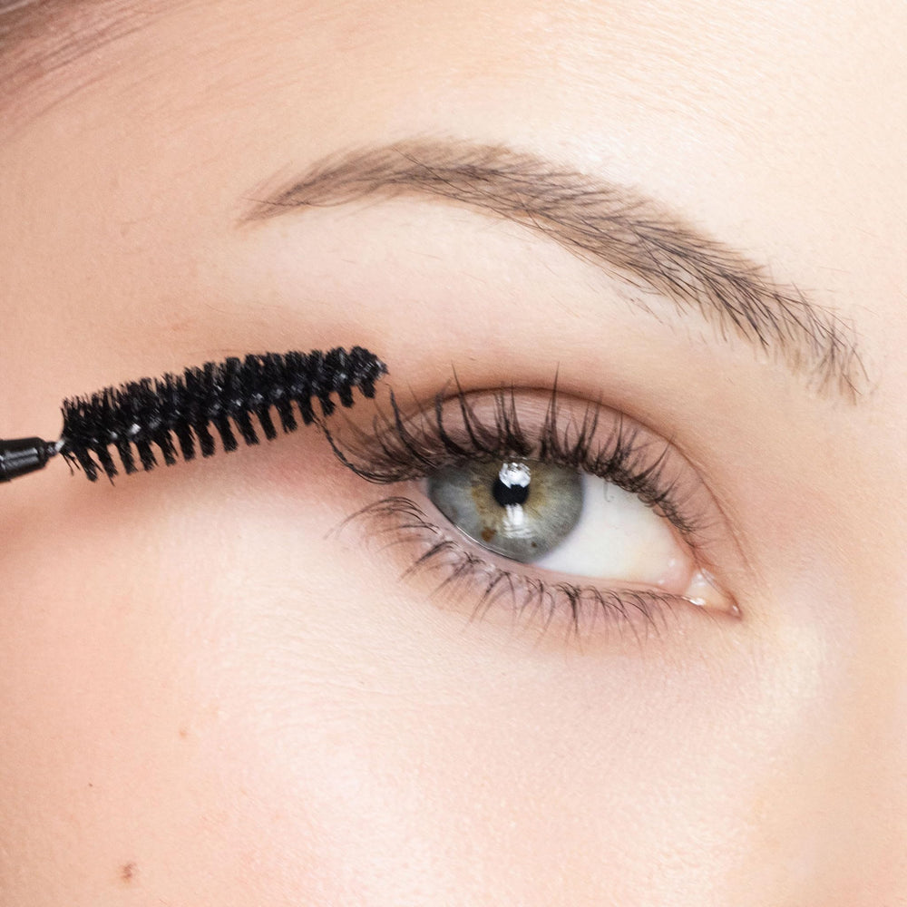 Trish McEvoy Lash Curling Mascara jet black close-up for long-lasting, smudge-free wear