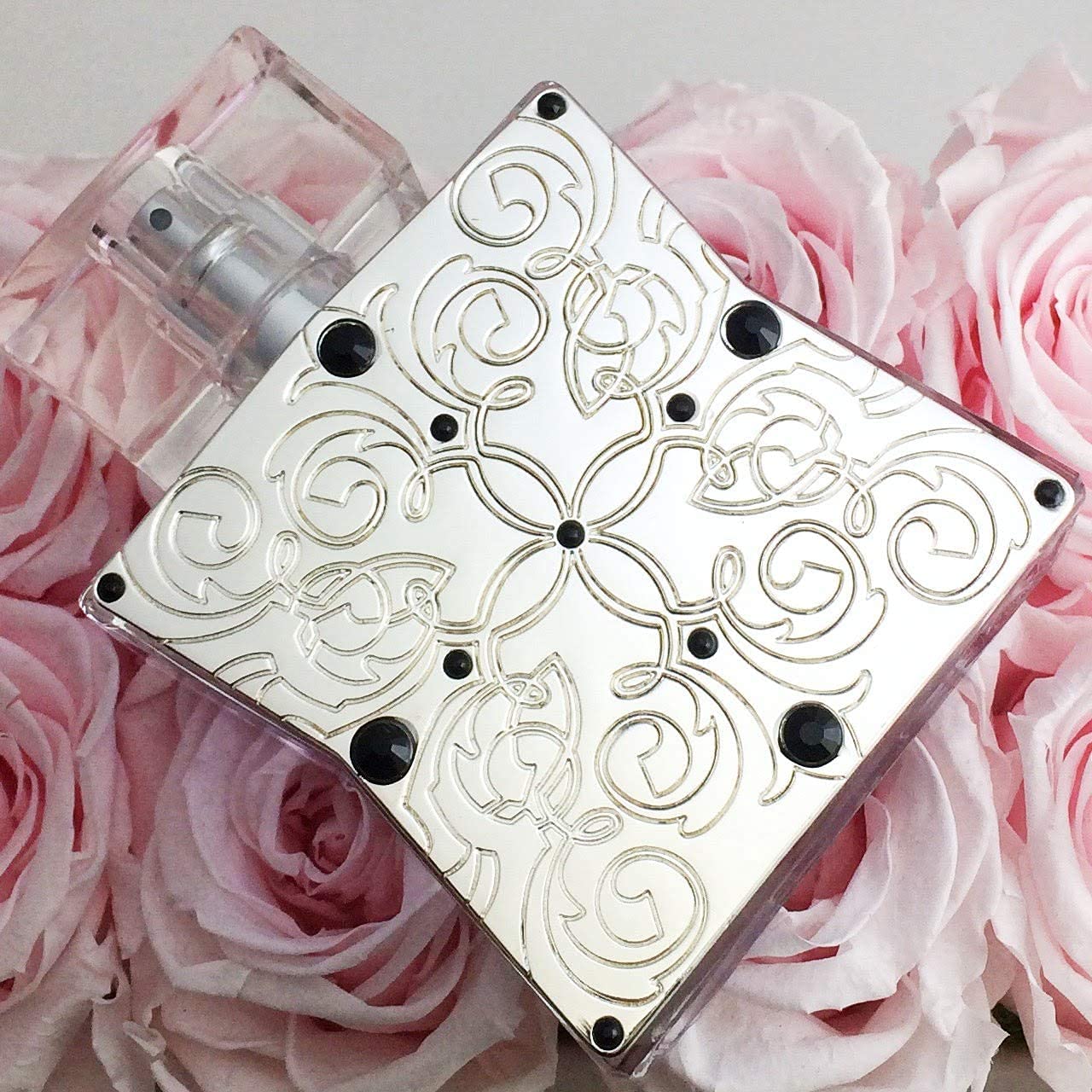Tru Fragrance Beauty Lace Noir fragrance application demonstrates smooth spritz for lasting scent