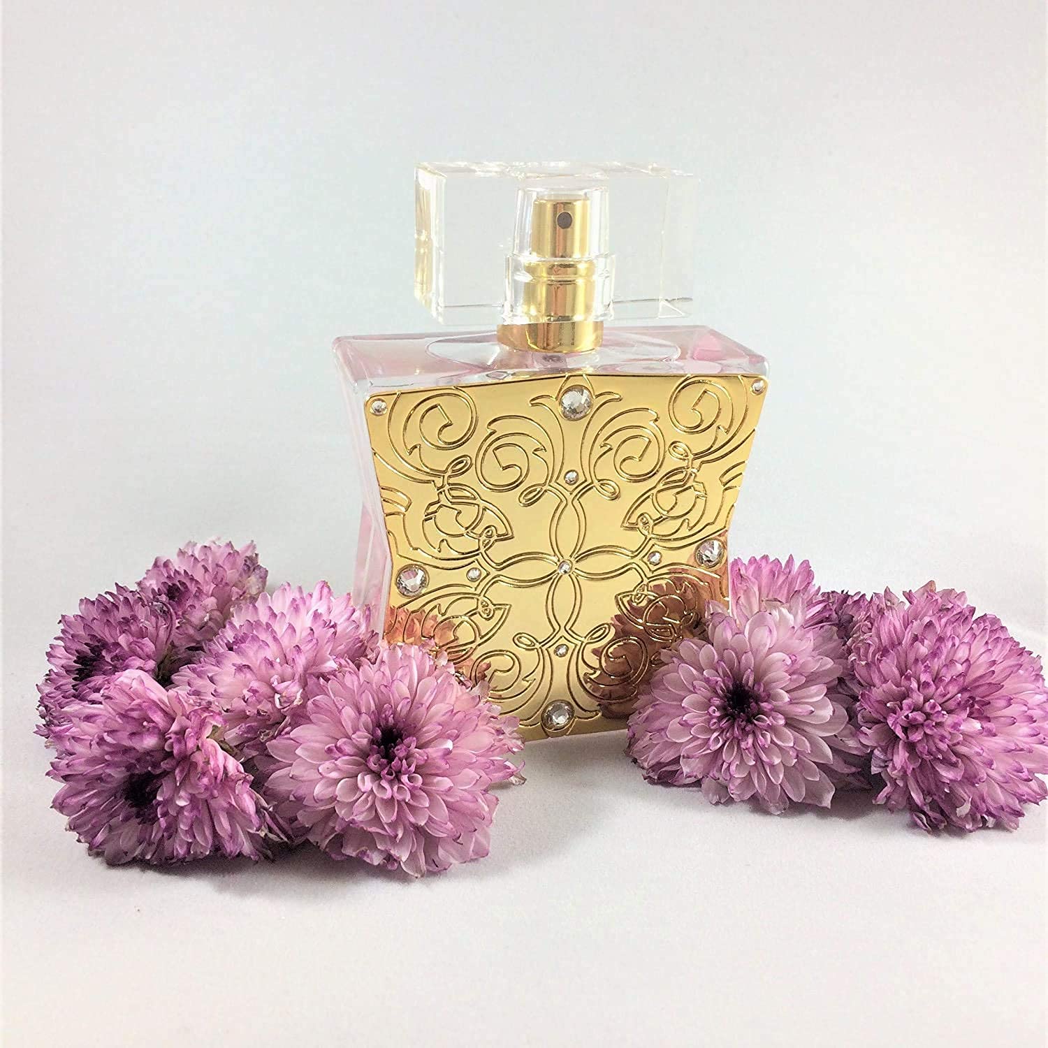 Tru Fragrance Beauty Tru Western Lace wrist-test hinting subtle daily scent.