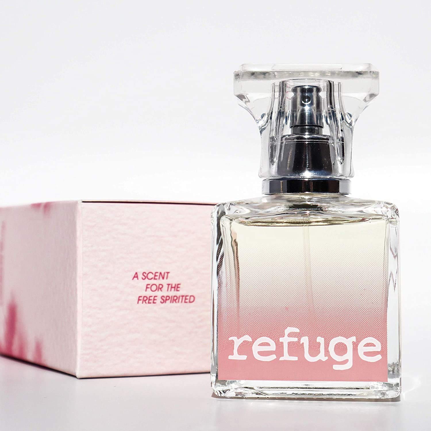 Label detail shows Tru Fragrance Beauty branding and notes palette for informed selection.