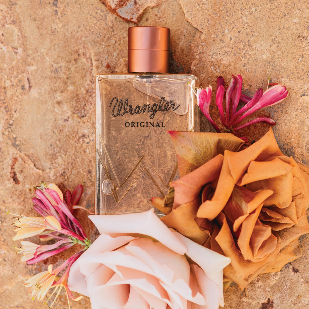Tru Fragrance Beauty Wrangler Original top-notes blackberry and pear create an uplifting opening.
