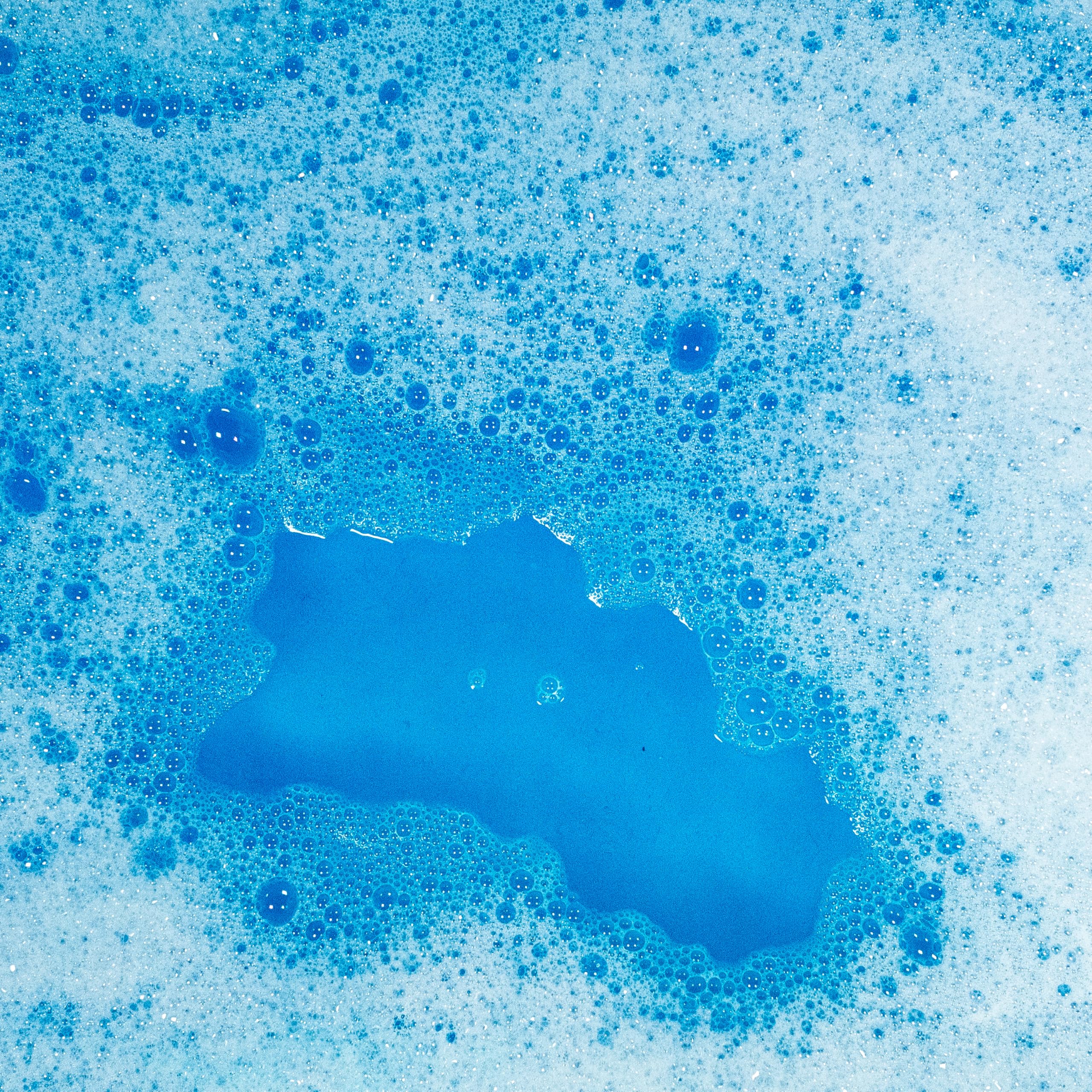 Tub Works Bubble Bath Pouches packaging shows convenient pre-portioned design