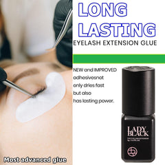 Sky Lady Black glue in application, delivering rapid drying during lash service.