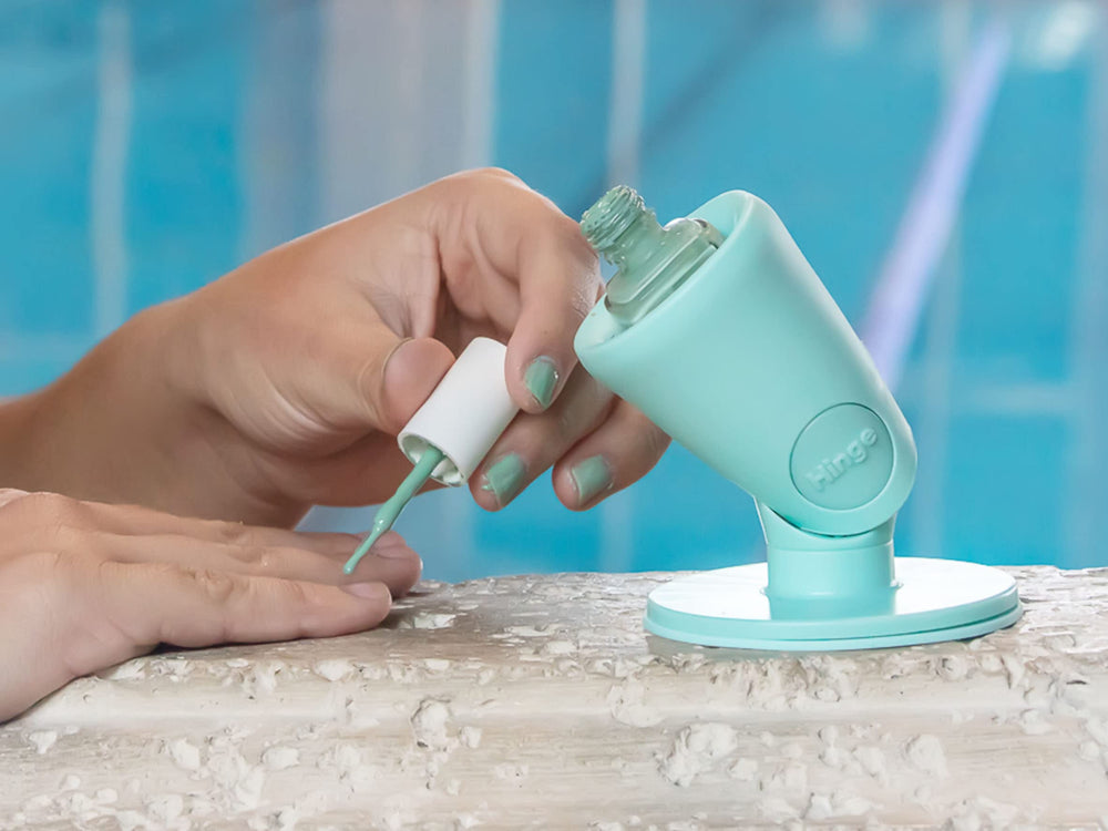 Tweexy Hinge anti-spill setup keeps bottles steady during manicures.