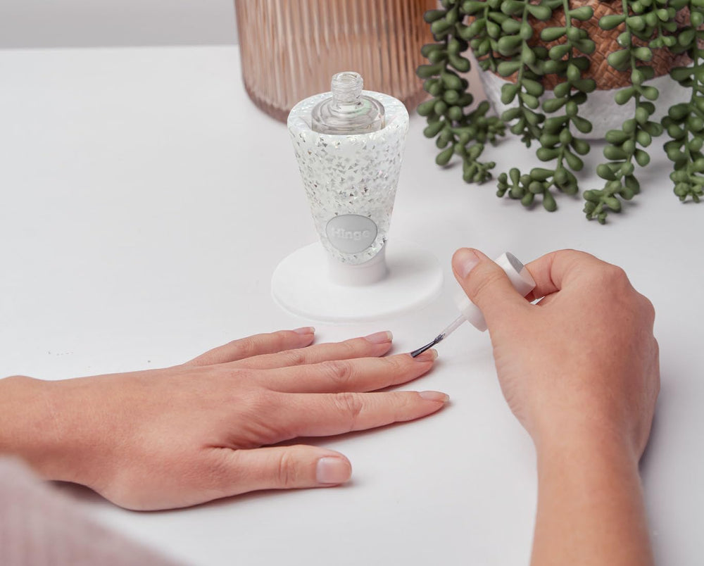 Tweexy Hinge makes a thoughtful silver sparkle gift for nail enthusiasts