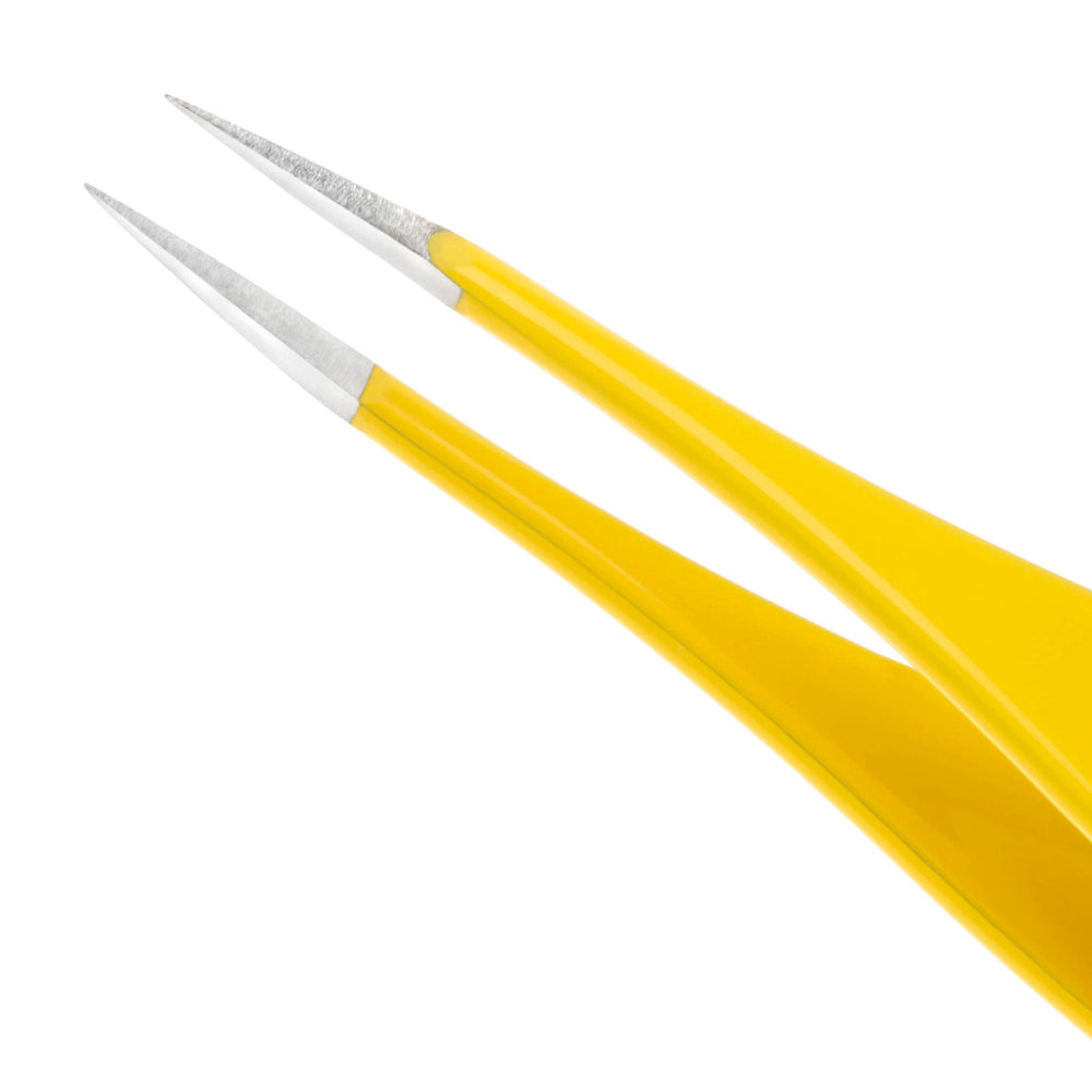 Tweezerman First Aid Splintertweeze ergonomic handle enables steady control.