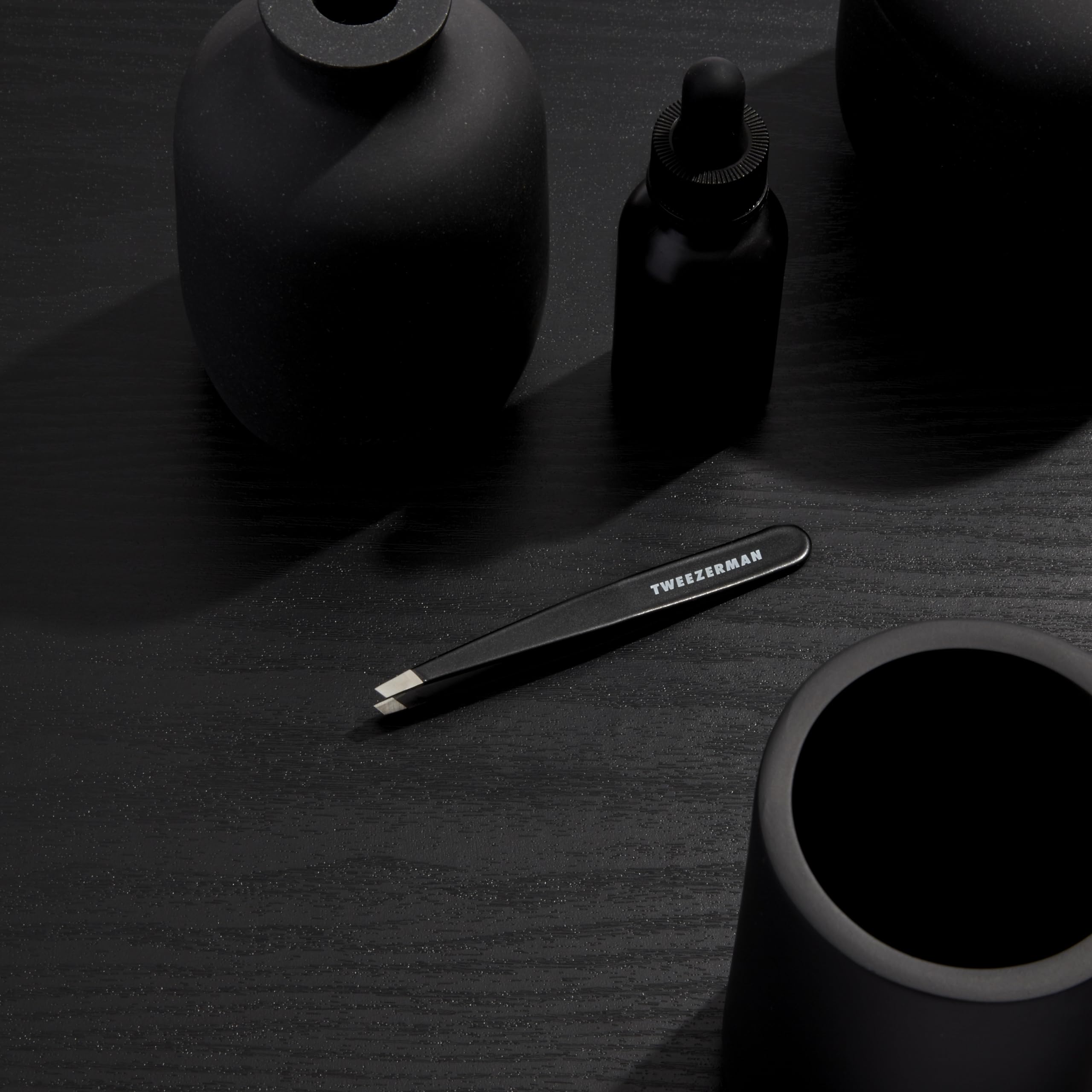 Tweezerman G.E.A.R. Slant Tweezer Midnight comfortable grip for controlled tweezer action.