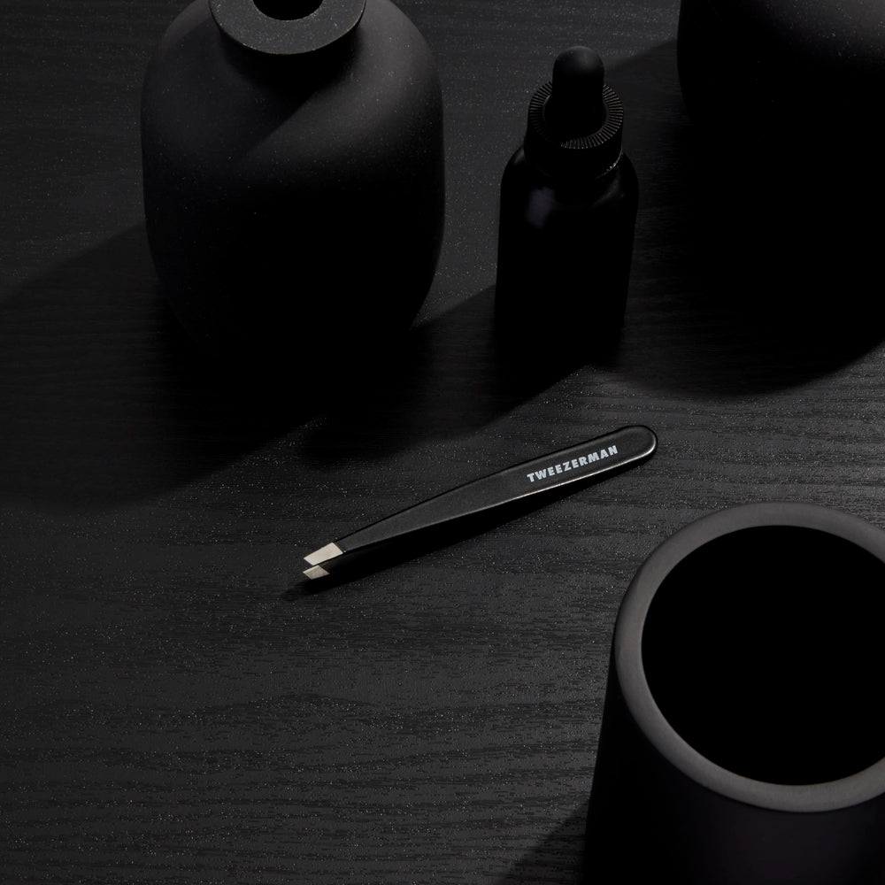 Tweezerman G.E.A.R. Slant Tweezer Midnight comfortable grip for controlled tweezer action.