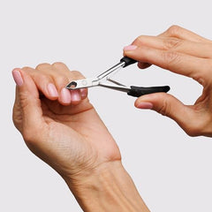 Tweezerman Great Grip Cuticle Nipper 1/2 jaw blades deliver sturdy, precise cuts.