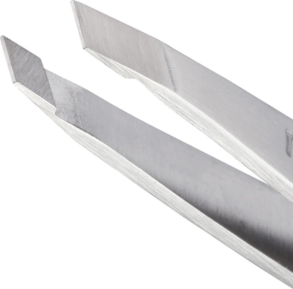 Tweezerman Mini Slant Tweezer aligned tips ensure consistent grip on hair.