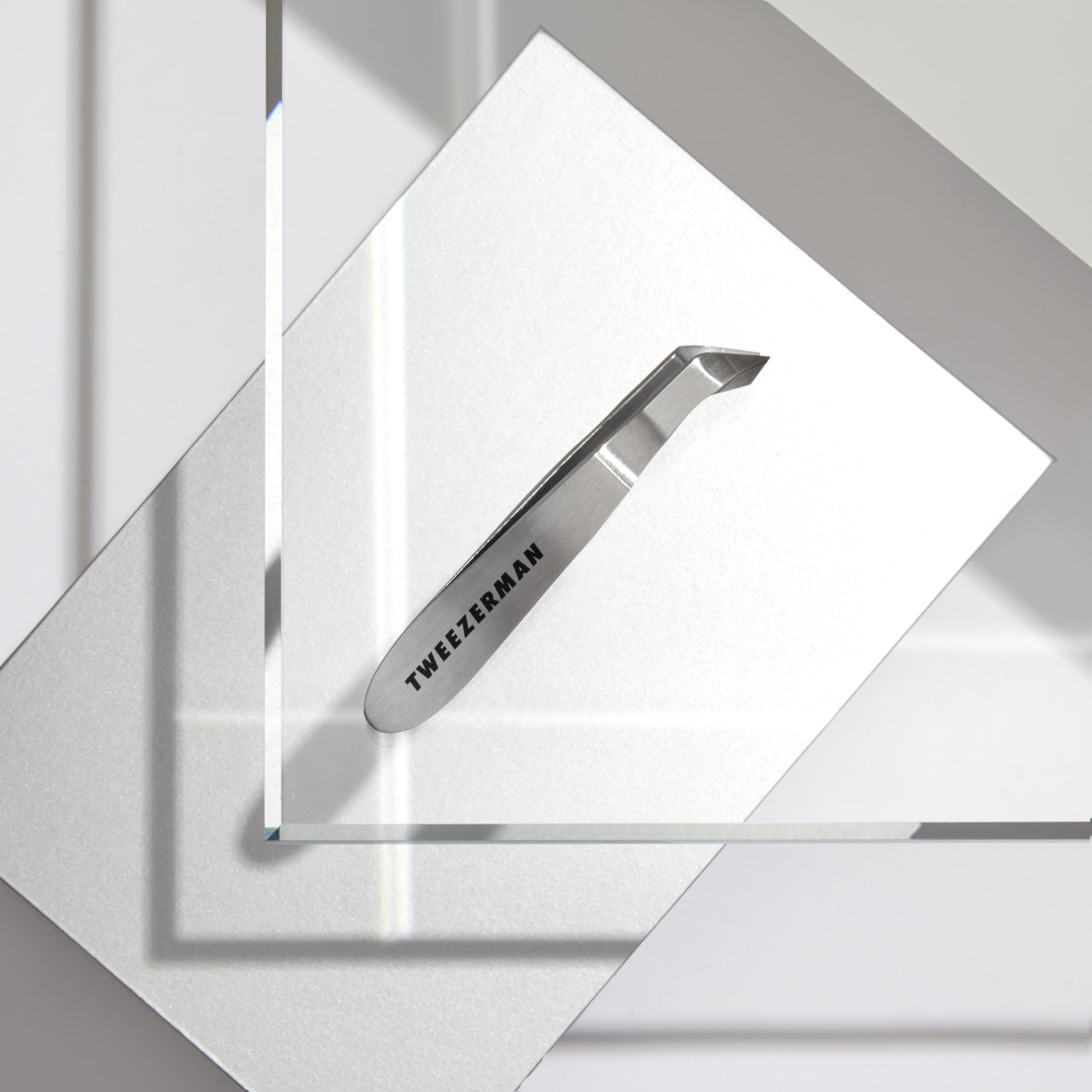 Tweezerman Mini Squeeze Cuticle Nipper easy to clean after use.