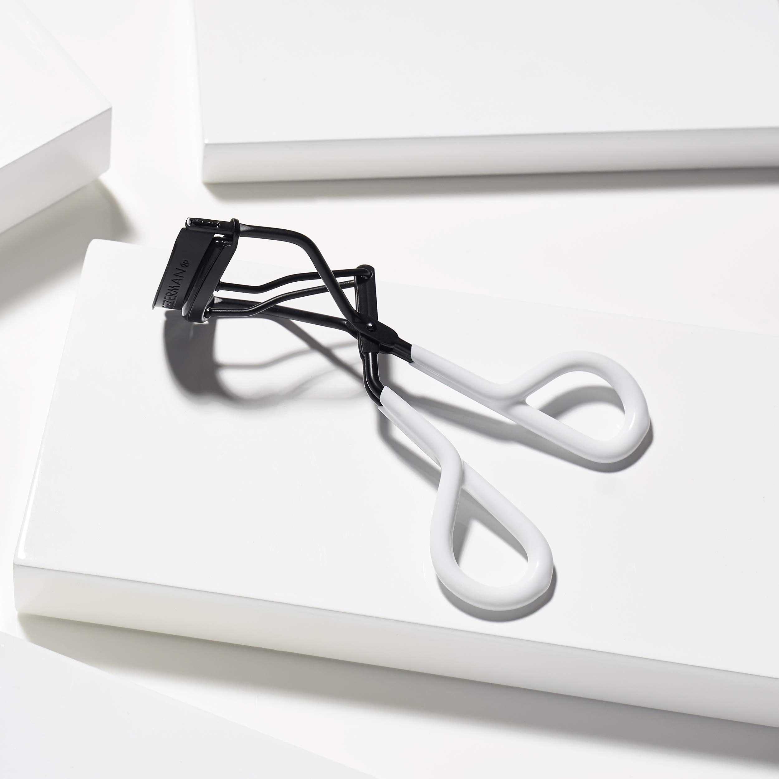 Tweezerman Onyx Great Grip Eyelash Curler silicone pads resist snagging for comfortable curls