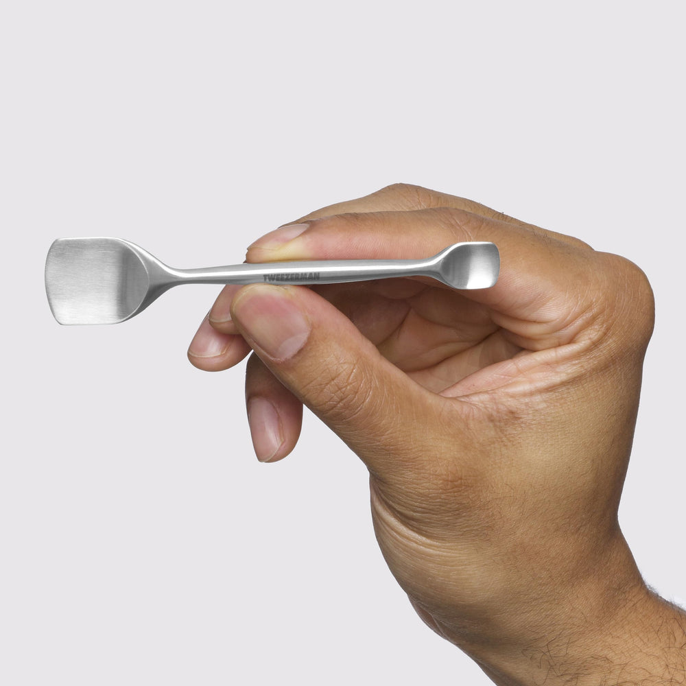 Tweezerman pore prep tool held at 45-degree angle for effective dirt removal.