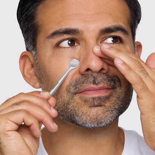 Tweezerman pore prep tool small-end closeup highlights nose-area pore clearing.