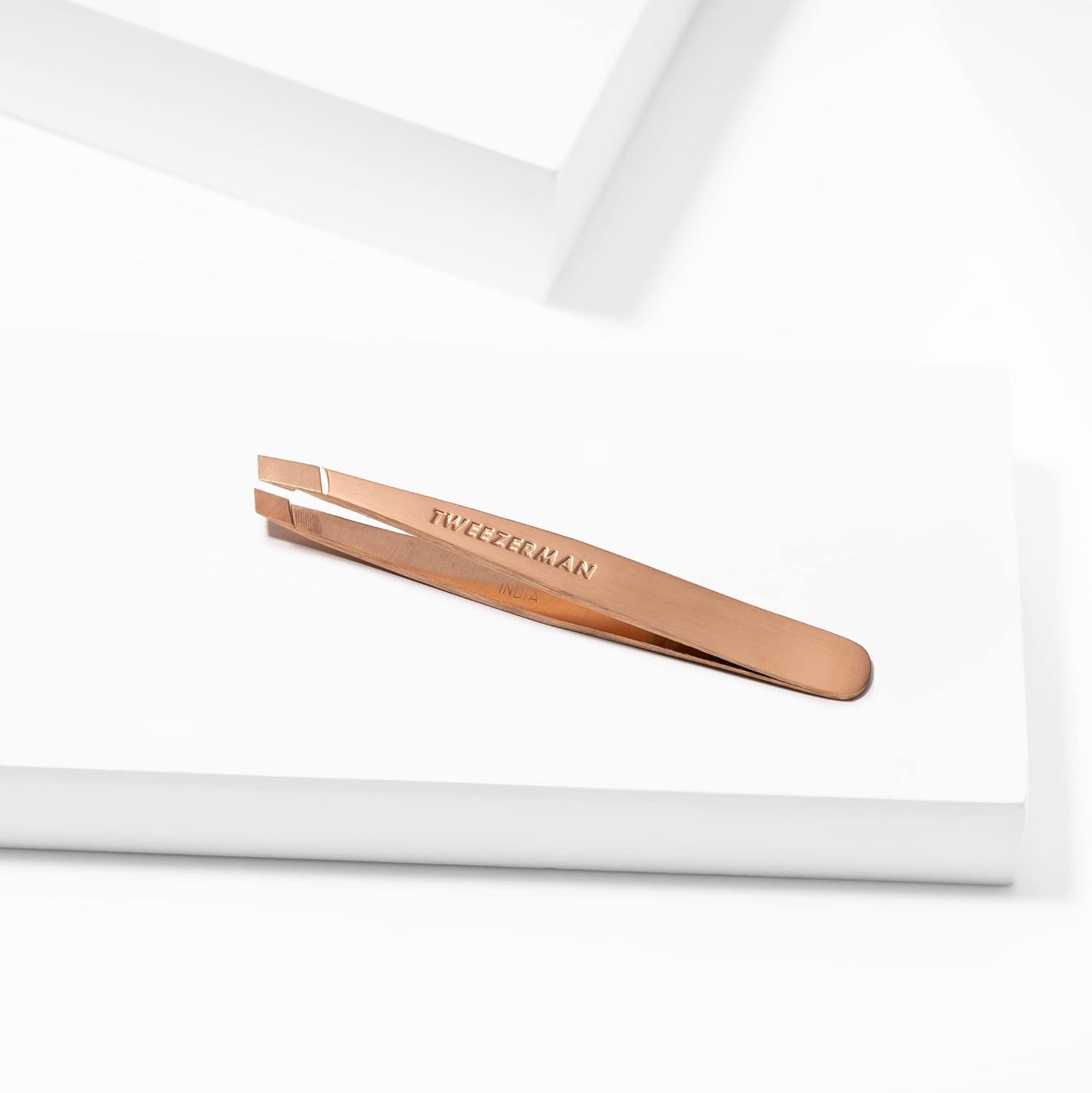 Tweezerman rose gold mini slant tweezer hand grip enables precise tweezing