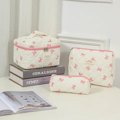 uekeboag durable stitched makeup bag offers reliable travel structure.