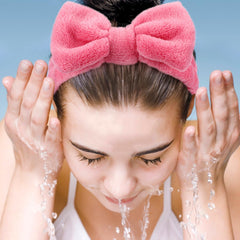 UMIKU coral fleece headband shows soft fabric for skincare routines.
