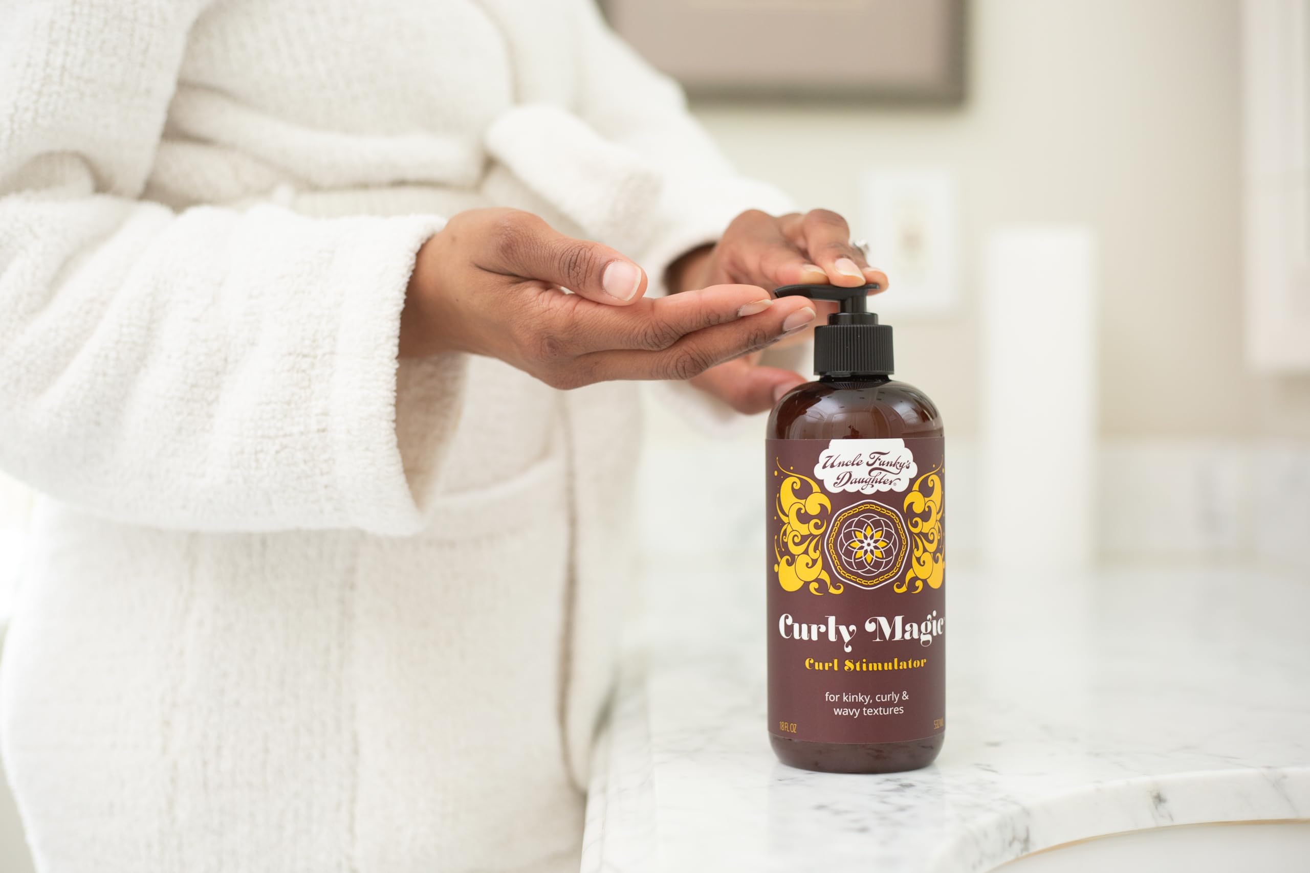 Uncle Funky's Daughter Curly Magic 32oz curls-definition image emphasizes elongation.