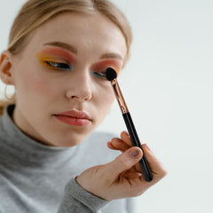 UorPoto foam-tip closeup shows soft texture for smooth eye makeup.