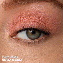 URBAN DECAY 24/7 Eyeshadow Bad Seed swatch reveals rich payoff and smooth blending.