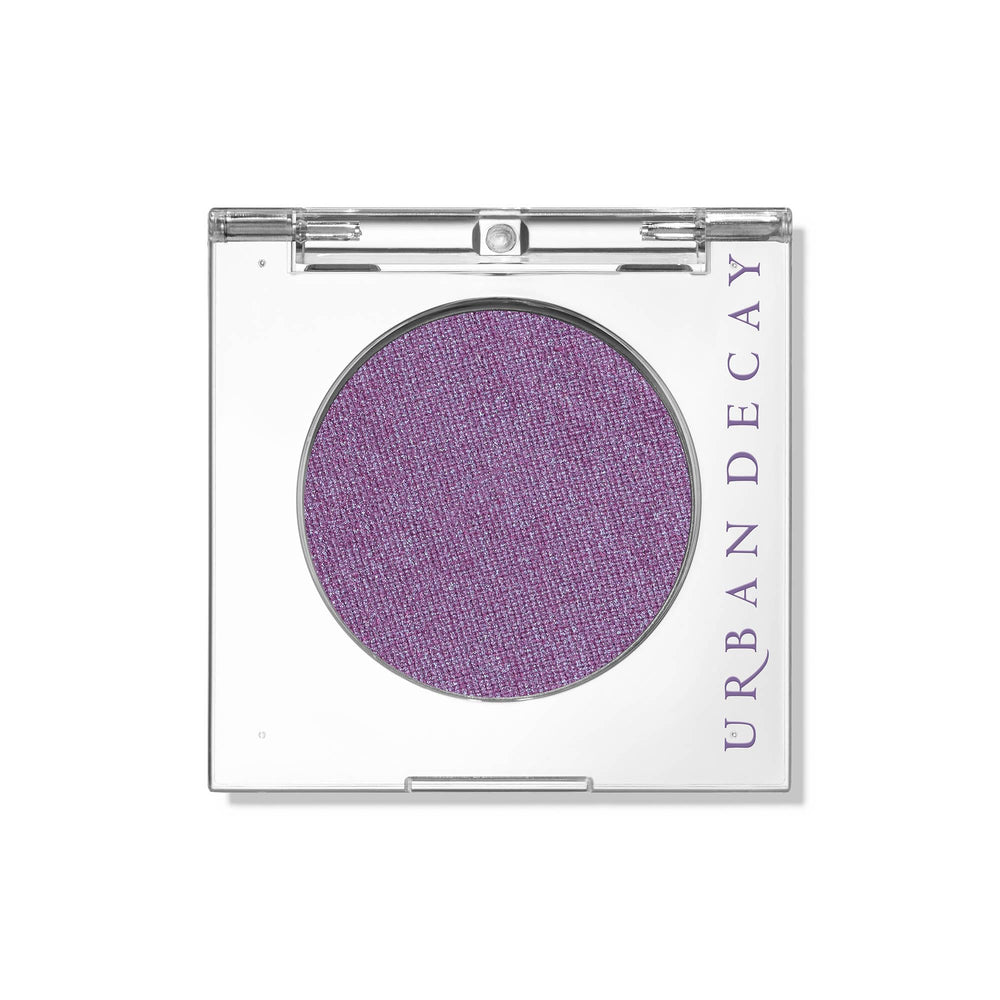 Urban Decay 24/7 Eyeshadow Single Freebird compact shows high-pigment lilac shimmer for smooth blending.