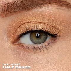 Urban Decay 24/7 Eyeshadow Single velvet finish close-up for smooth blending and crease-free wear