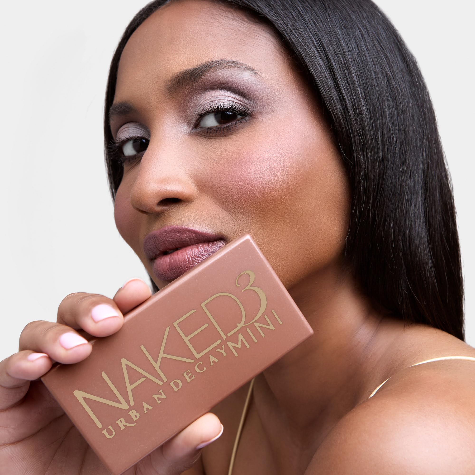 Urban Decay Naked3 Mini crease-friendly formulas provide crease-free wear