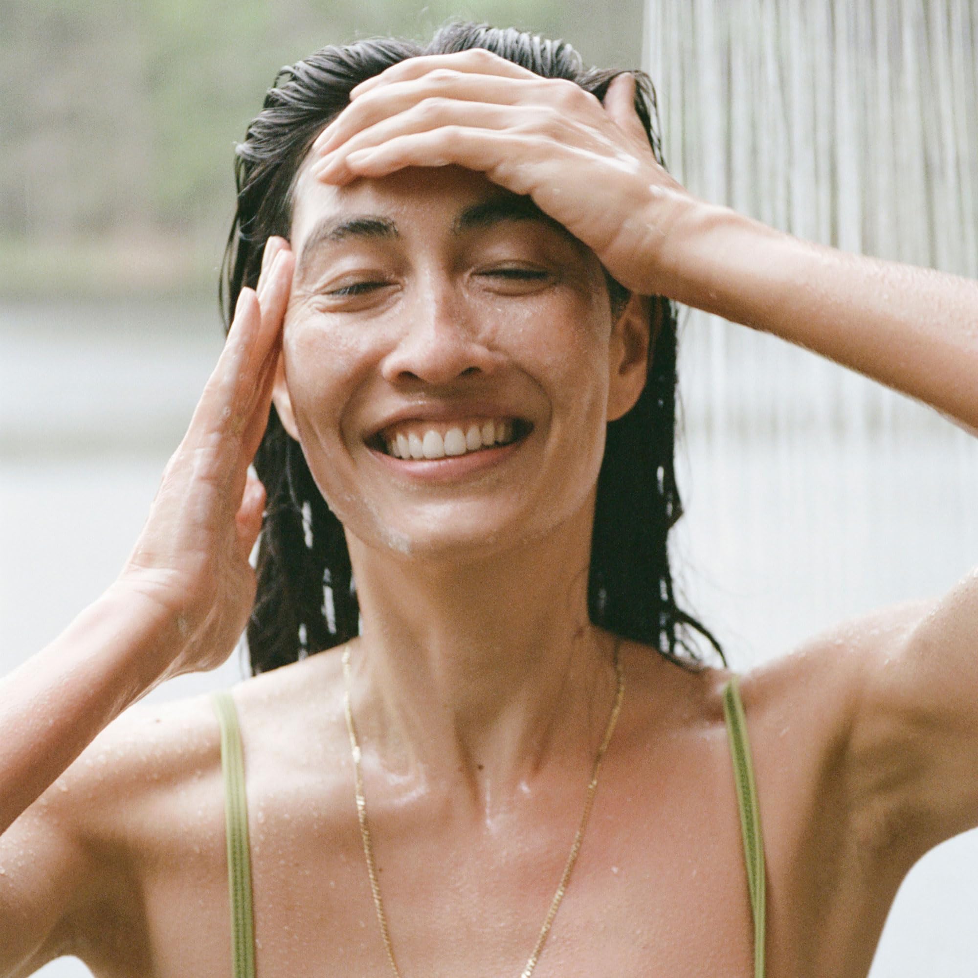 Ursa Major Go Easy application shows leave-in versatility for hair.